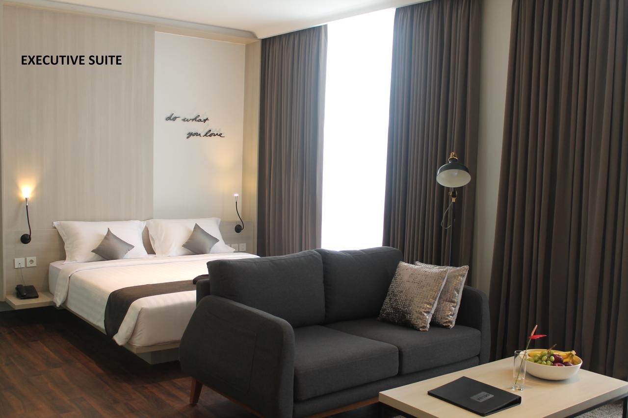 Delua Hotel Jakarta Exterior photo